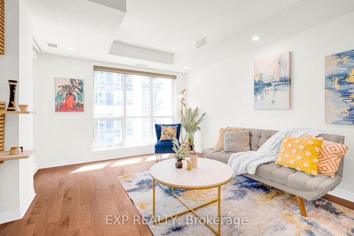 Property Photo:  242 Rideau Street 1906  ON K1N 0B7 