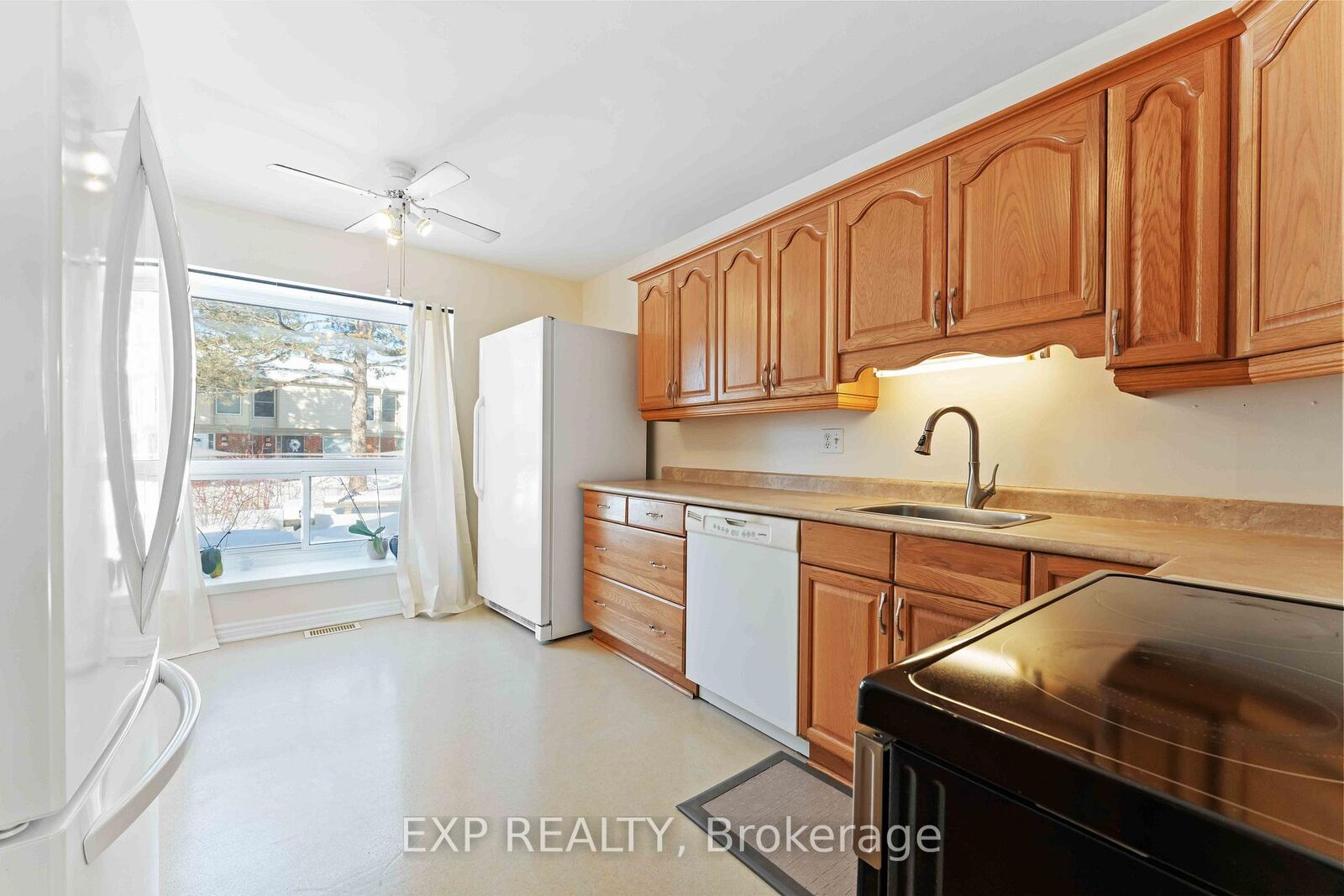 Property Photo:  820 Cahill Drive W 38  ON K1V 9K4 