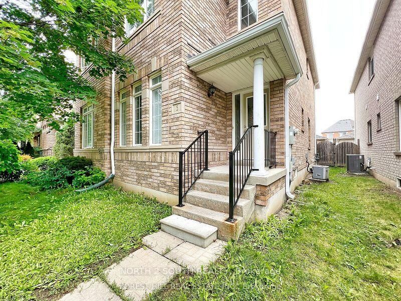 Property Photo:  