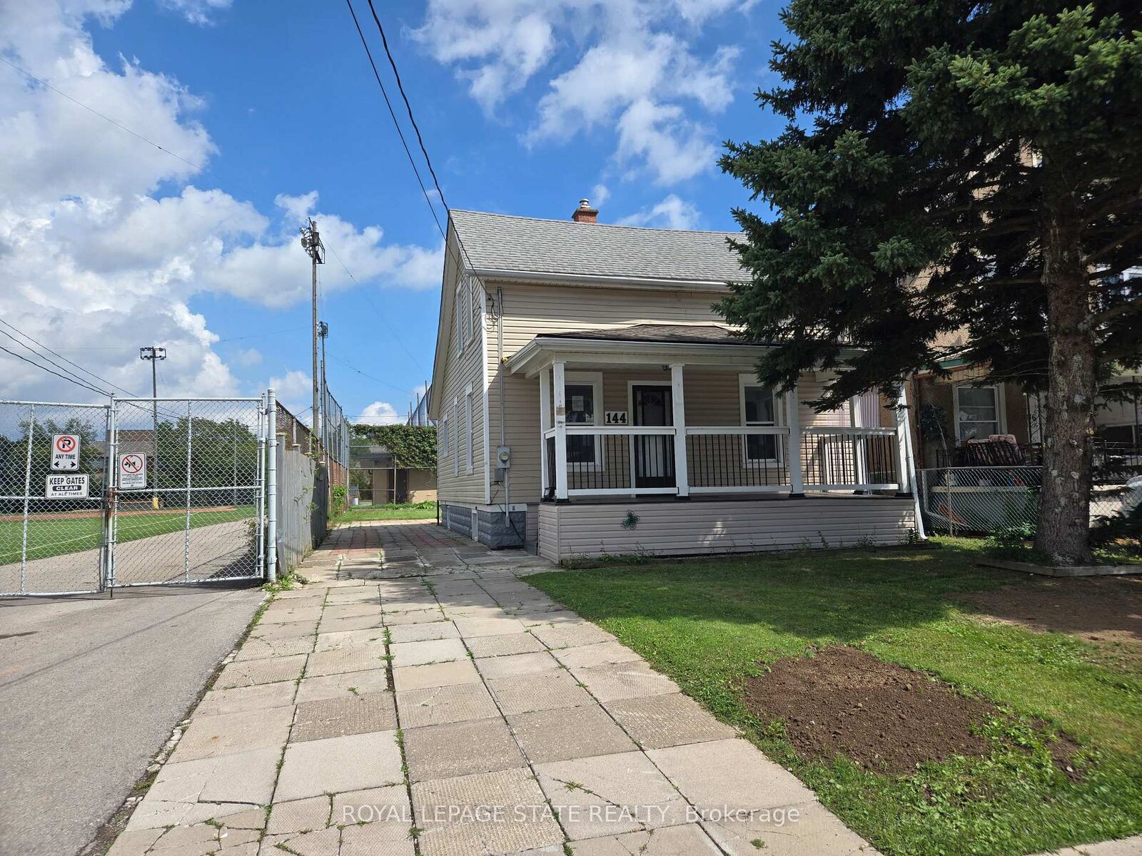 Property Photo:  144 Burgar Street  ON L3B 2S8 