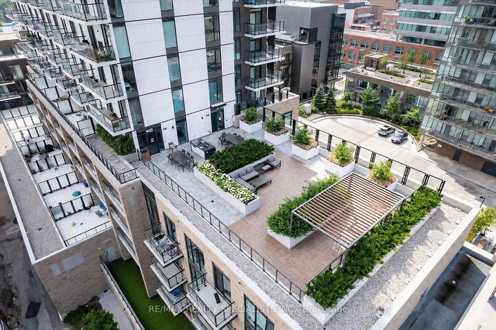 Property Photo:  55 Duke Street W 1805  ON N2H 0B4 
