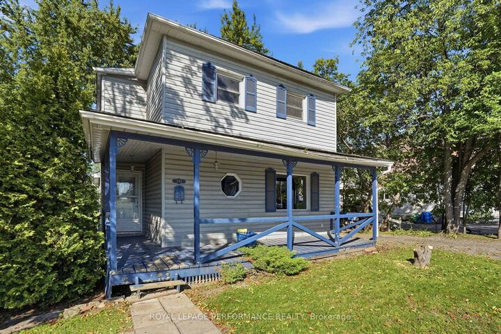Property Photo:  131 Nelson Street E  ON K6A 1L6 