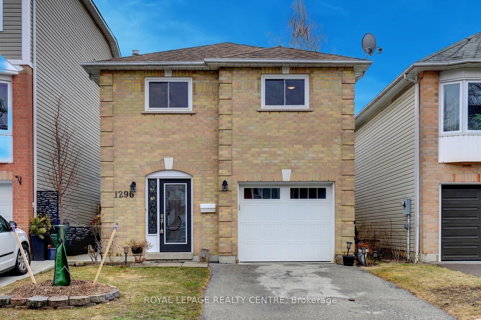 Property Photo:  1296 Woodhill Court  ON L5E 3H1 