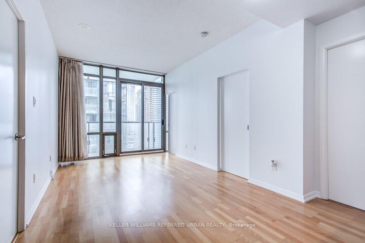 Property Photo:  38 Grenville Street 3109  ON M4Y 1A5 