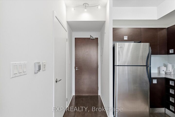 Property Photo:  3391 Bloor Street W 221  ON M8X 1G3 