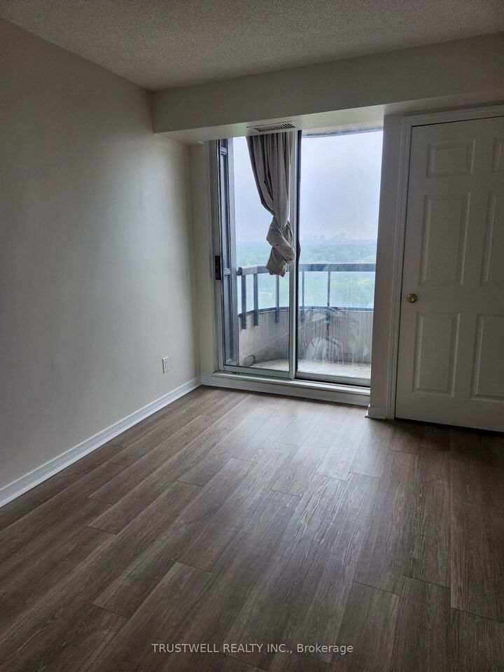 Property Photo:  8 Hillcrest Avenue 1508  ON M2N 6Y6 