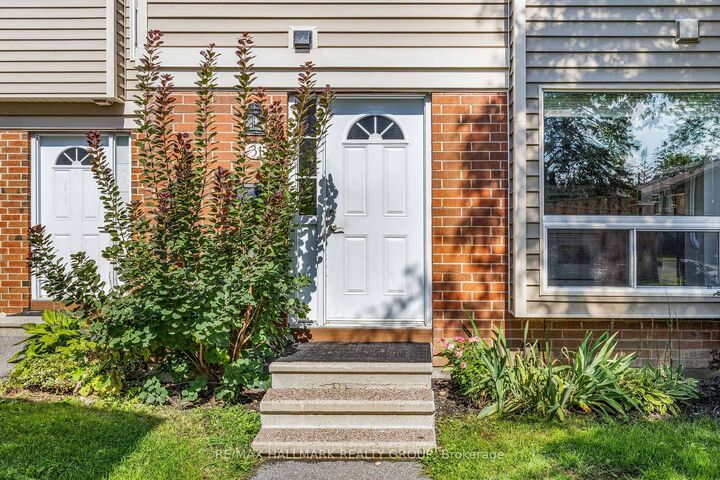 Property Photo:  840 Cahill Drive W 31  ON K1V 9K5 