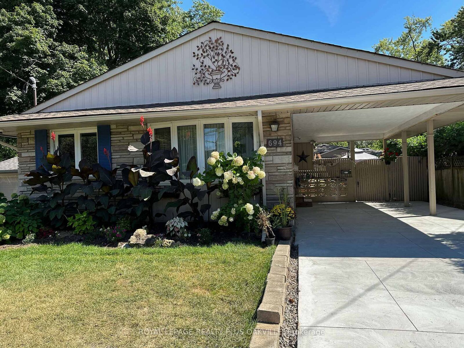 Property Photo:  694 Niagara Street Upper  ON L2M 3R9 