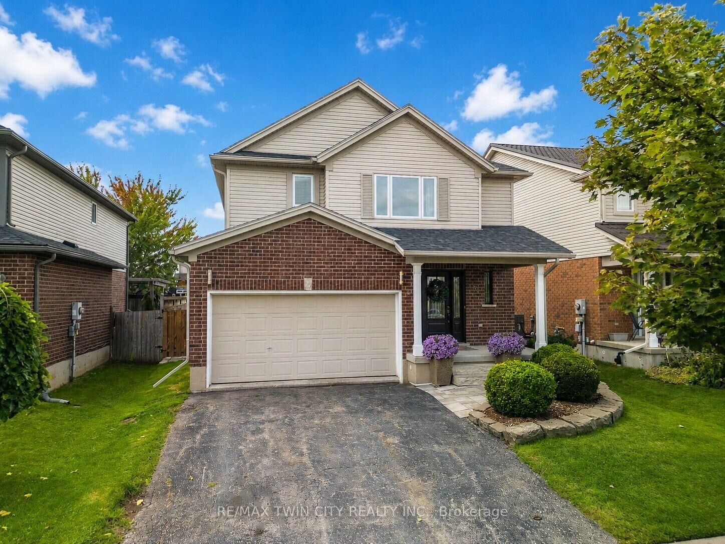 Property Photo:  64 Brenneman Drive  ON N3A 4M9 