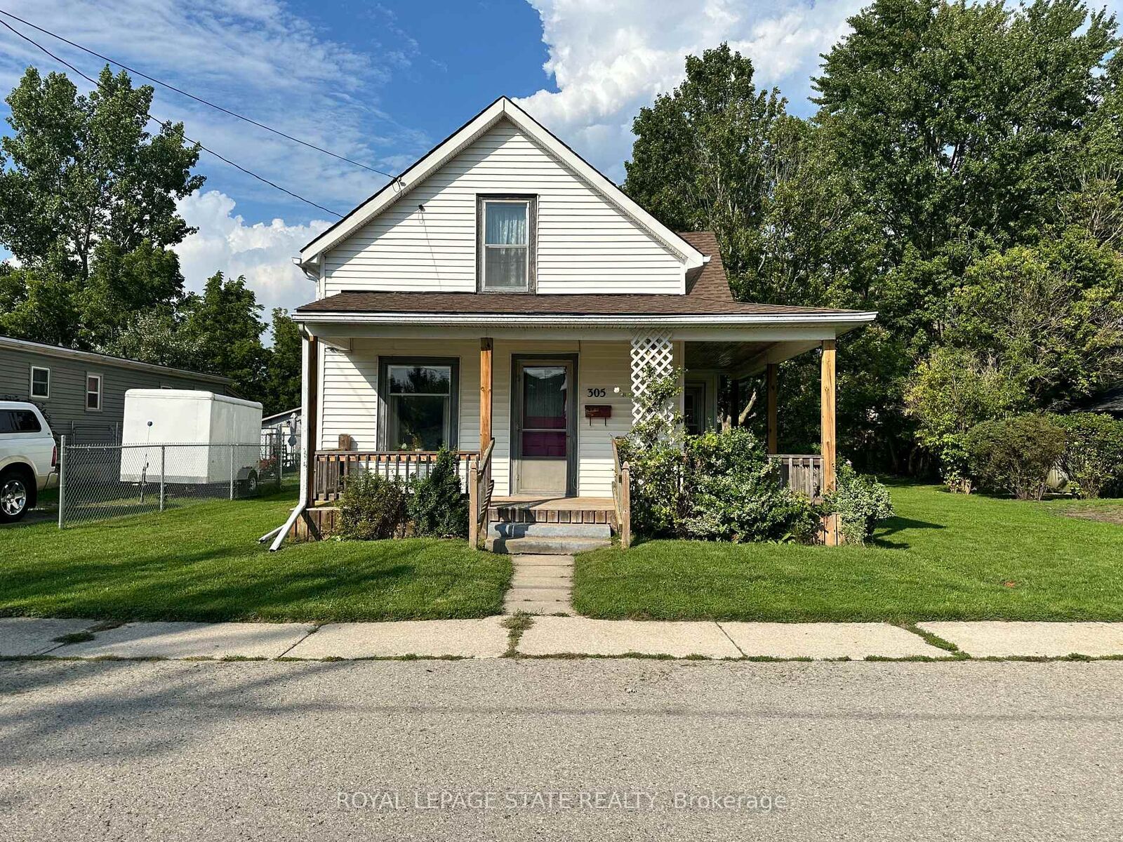Property Photo:  305 North Cayuga Street W  ON N1A 1P4 