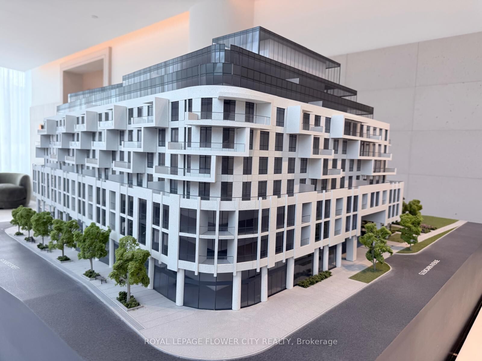 Property Photo:  505 Glencairn Avenue 301  ON M6B 0B2 