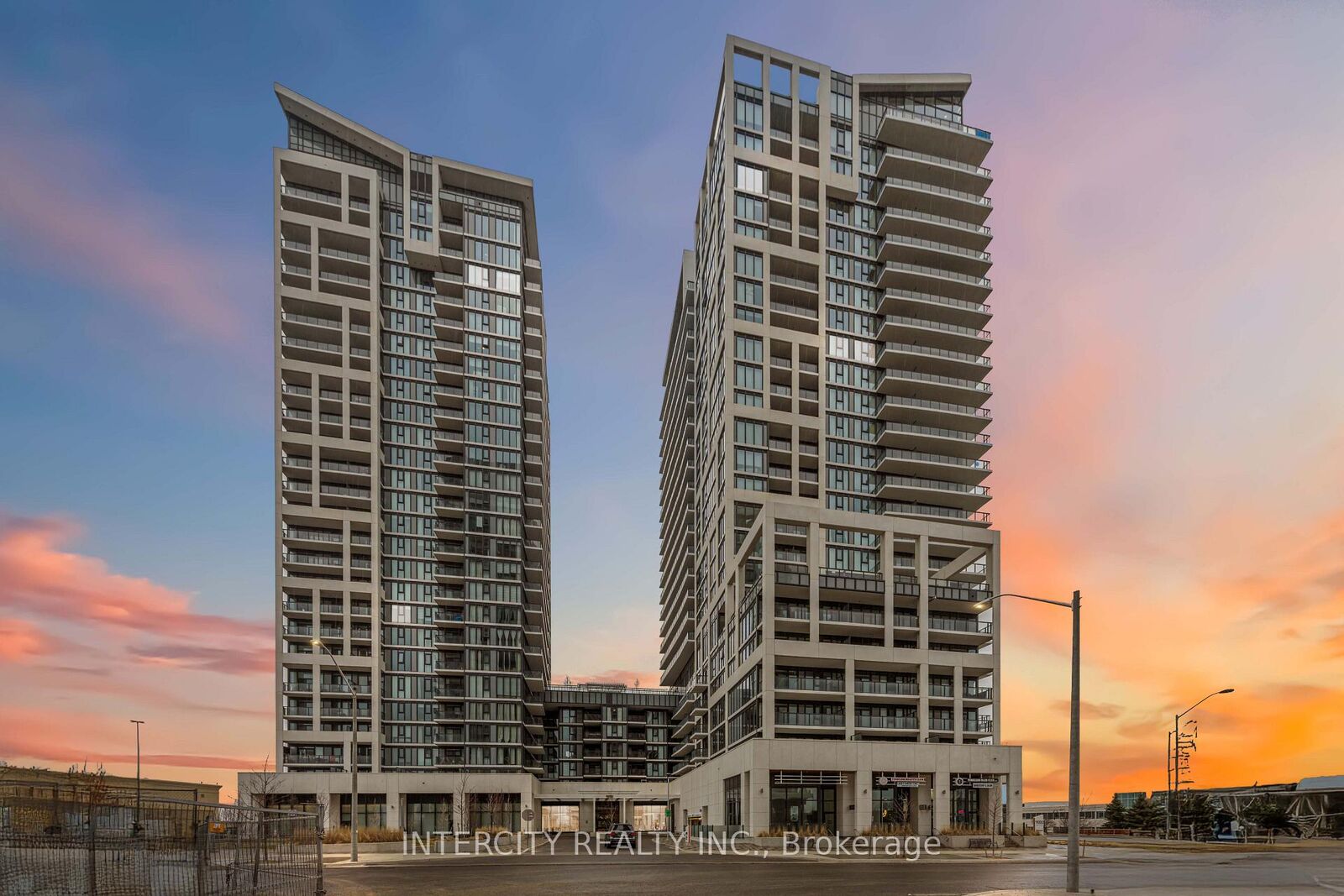 Property Photo:  9000 Jane Street 503  ON L4K 0M6 
