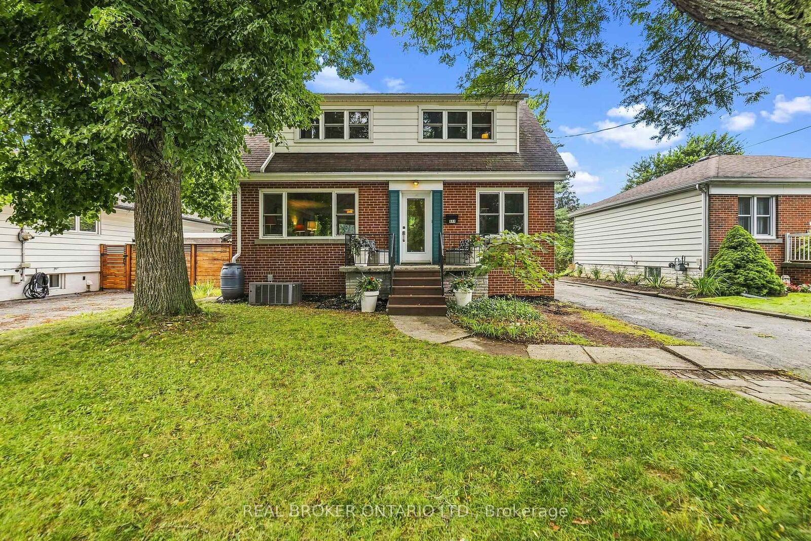 Property Photo:  177 York Road  ON L9H 1M8 