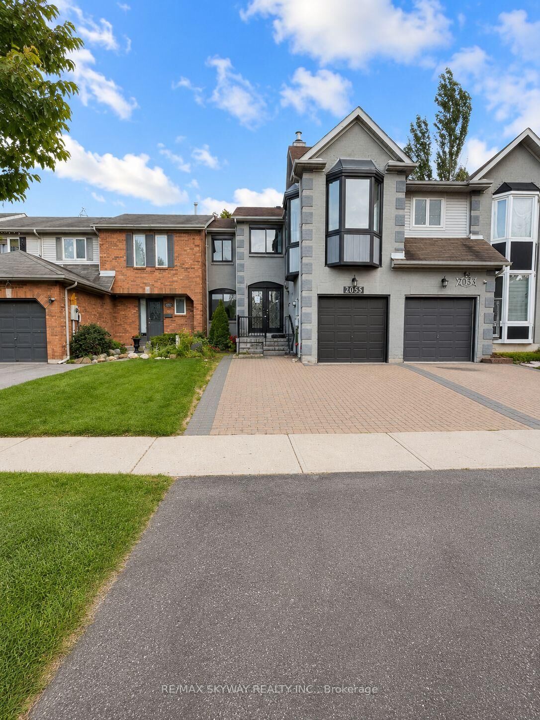 Property Photo:  2055 Blue Ridge Crescent  ON L1X 2N5 