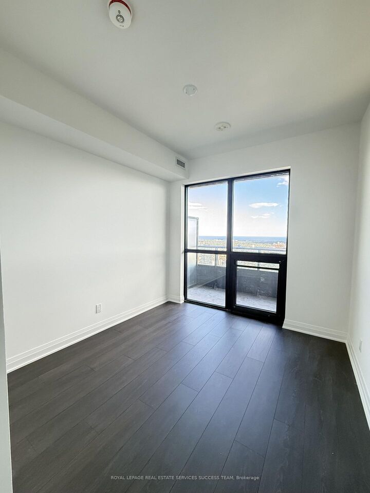Property Photo:  4015 The Exchange Road 4004  ON L5B 0N9 