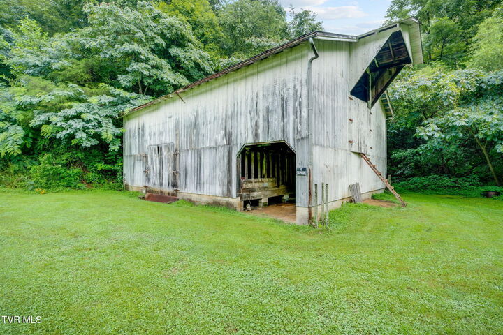 Property Photo:  4960 Canton Road  VA 24221 