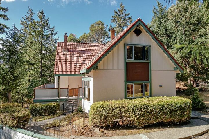 Property Photo:  620 Tammy Pl  BC V9B 5T9 