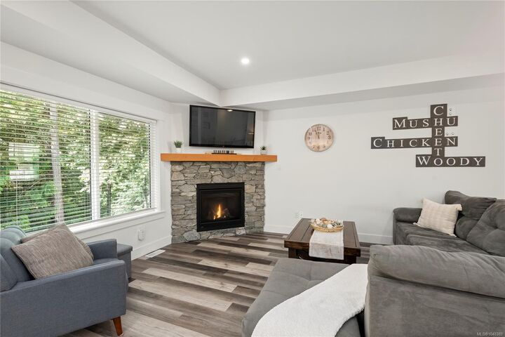 Property Photo:  222 Golden Oaks Cres  BC V9T 0K8 
