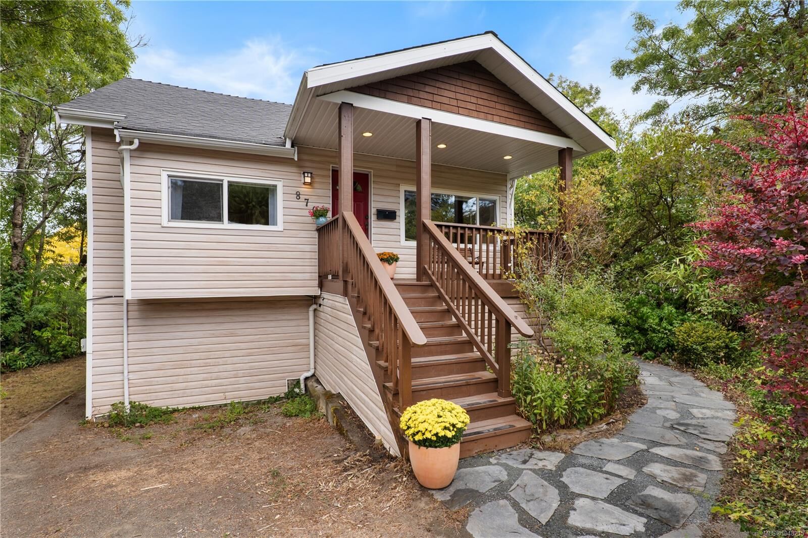 Property Photo:  870 Brett Ave  BC V8X 2Z6 