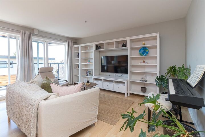 Property Photo:  2940 Harriet Rd #404  BC V9A 1T3 