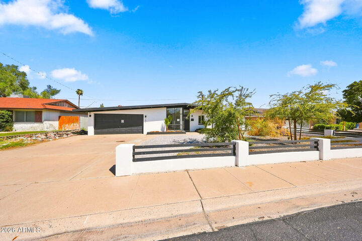 Property Photo: 1637 N Sunset Drive AZ 85288