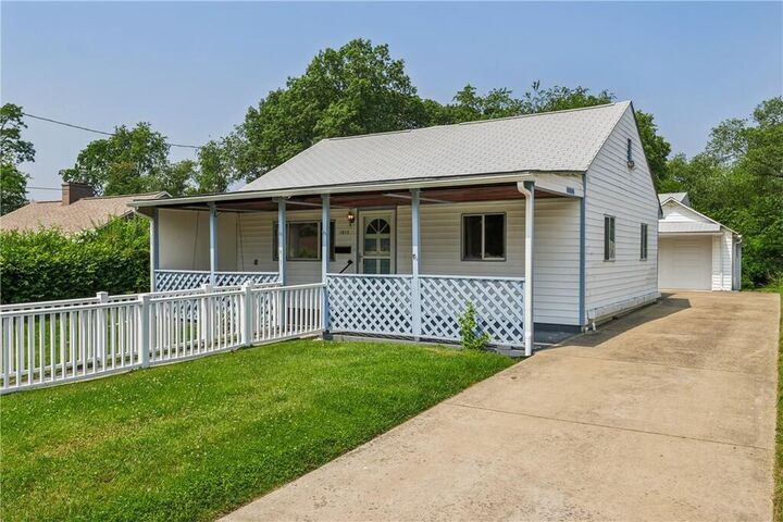 Property Photo:  1913 Glen Rd  PA 15001 