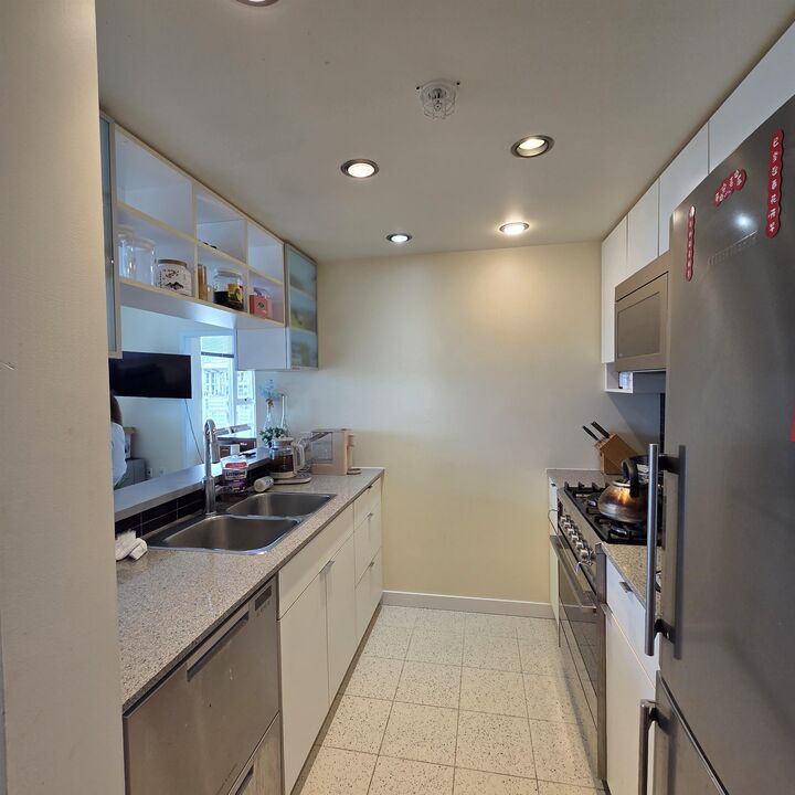 Property Photo:  939 Expo Boulevard 3008  BC V6Z 3G7 
