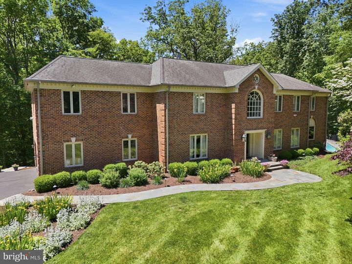 Property Photo: 708 Potomac Knolls Drive VA 22102