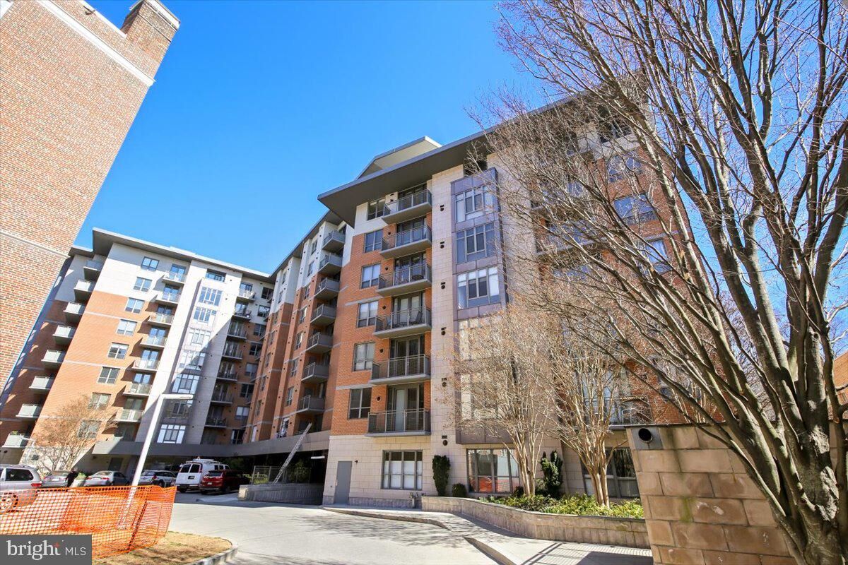 Property Photo: 3883 Connecticut Avenue NW 215 DC 20008