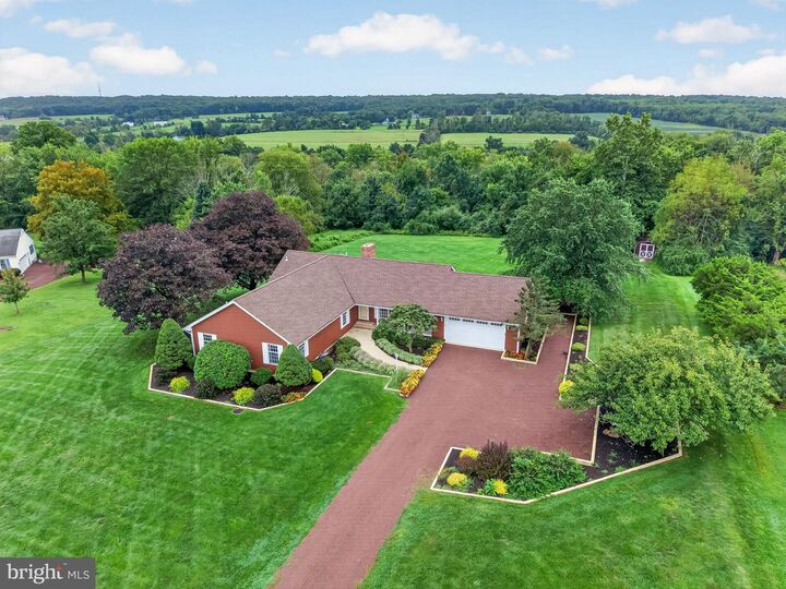 Property Photo:  8 Meadow Lark Way  NJ 08551 