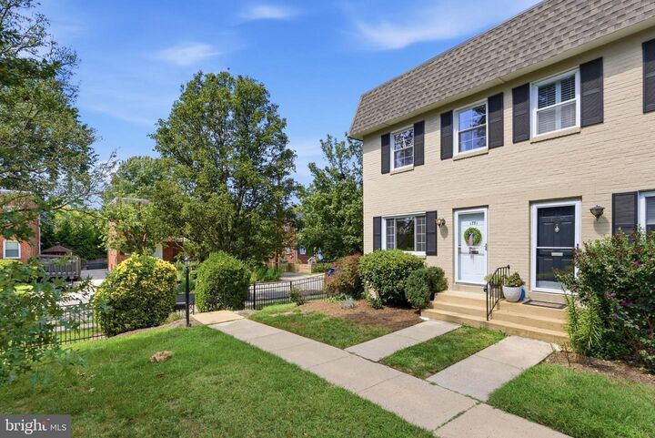 Property Photo:  1751 N Cliff Street  VA 22301 