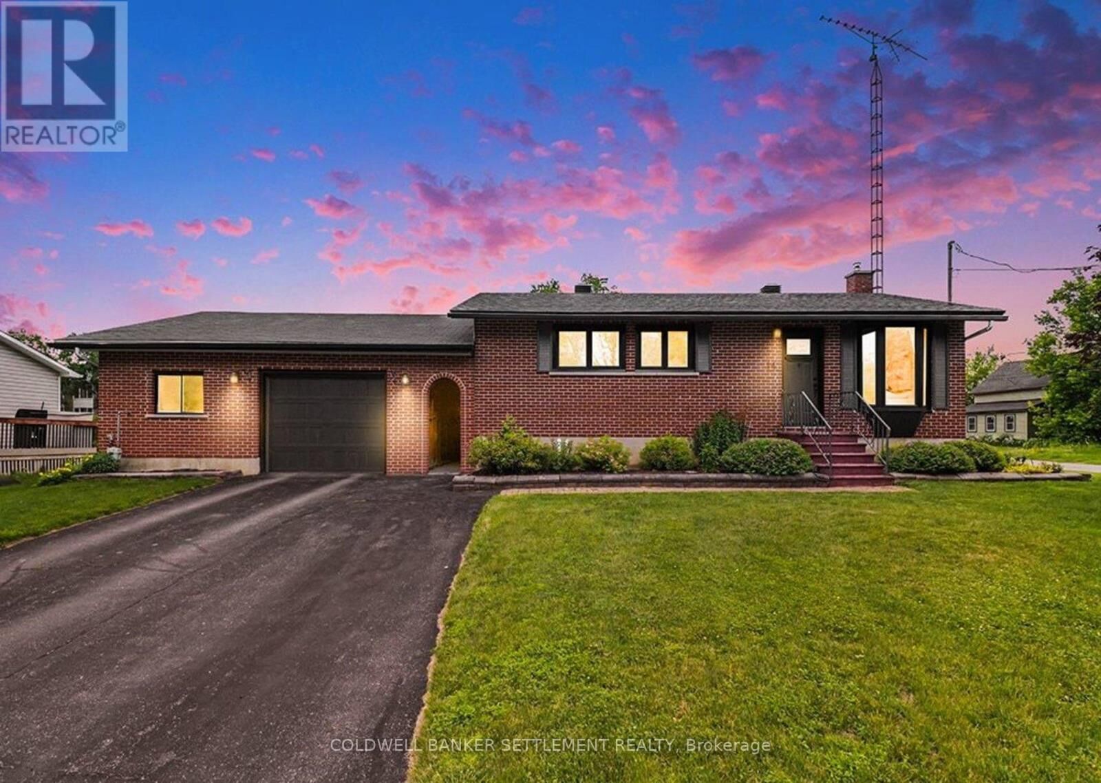Property Photo:  14 Baynes Street  ON K7H 1R1 