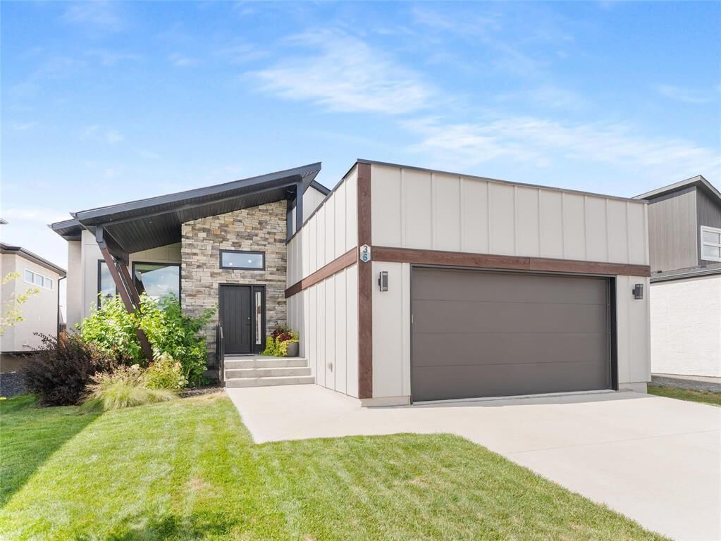 Property Photo:  36 Bartman Drive  MB R5A 0B5 