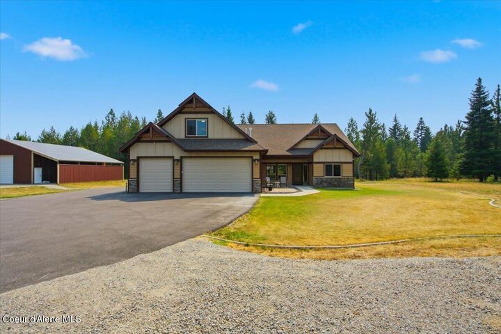 Property Photo:  22262 N Massif Rd  ID 83858 