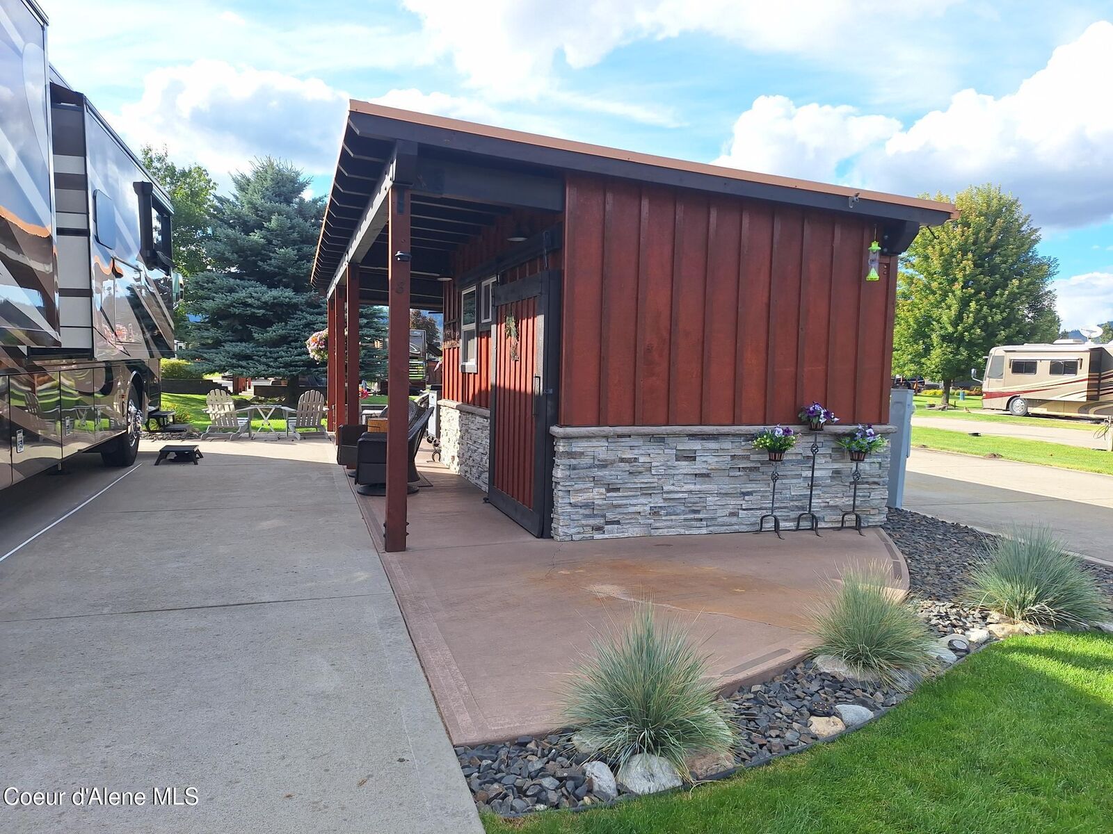 Property Photo:  8 Bogie Ln  ID 83804 