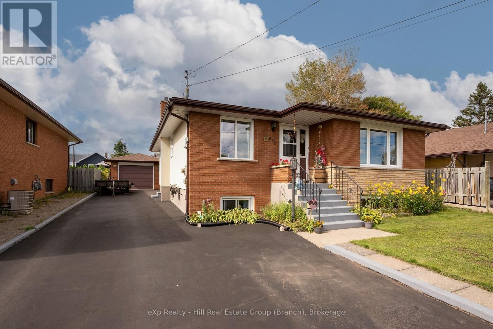 Property Photo:  520 Dublin Avenue  ON P7B 5A3 