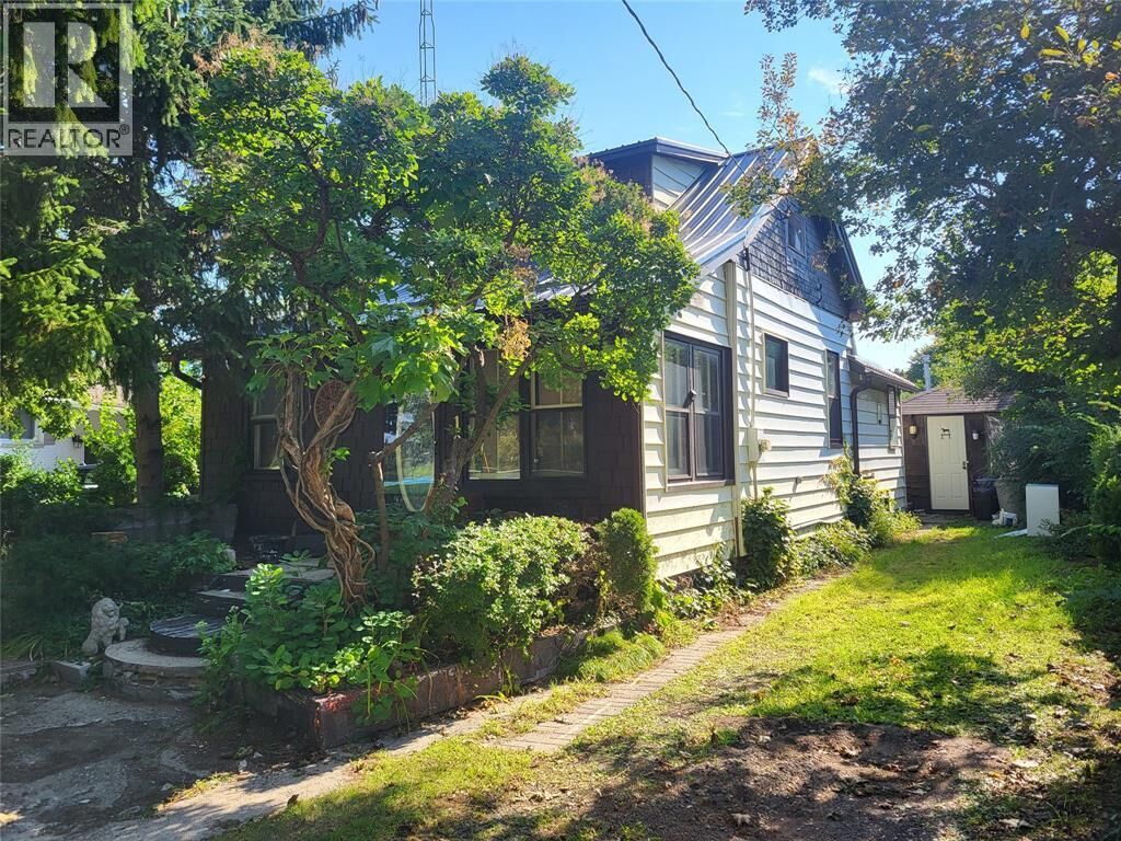 Property Photo:  19 Monk Street  ON N7V 1M5 