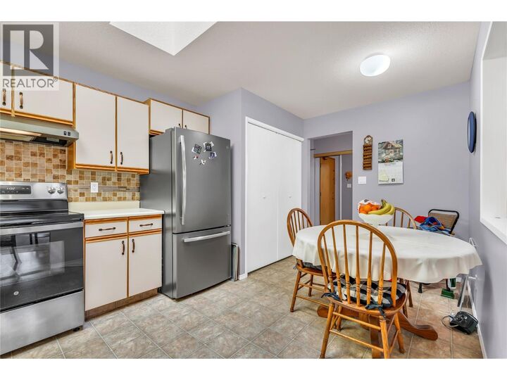 Property Photo:  272 Green Avenue West 402  BC V2A 3T2 
