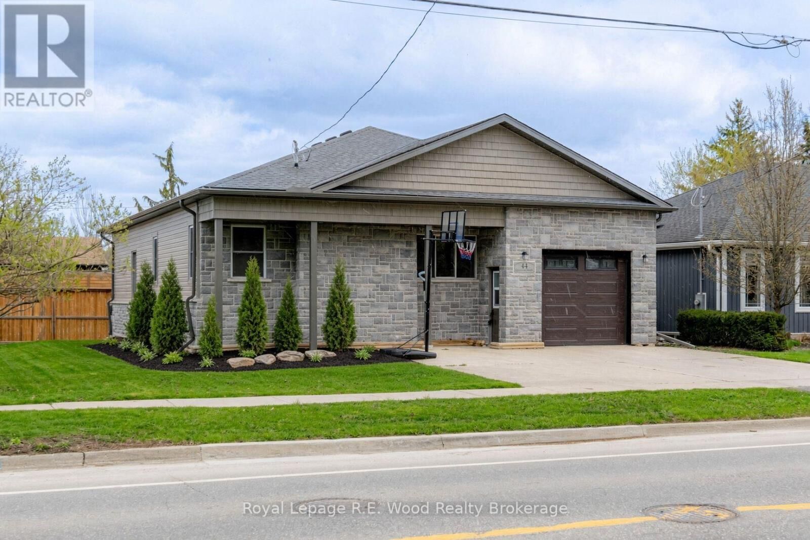 Property Photo:  44 Stover Street North  ON N0J 1P0 
