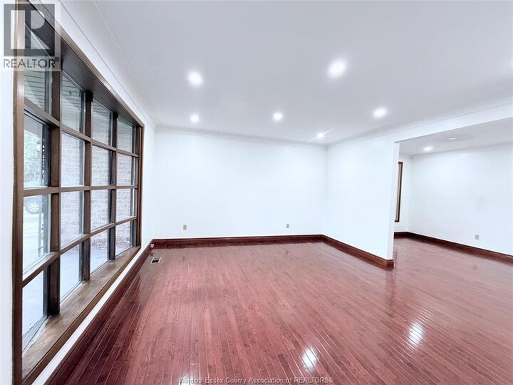 Property Photo:  9495 Beachdale#Upper  ON N8R 1S4 