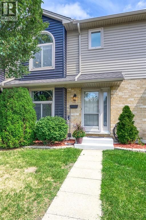 Property Photo: 27 York Crescent 71 ON N7S 6H9