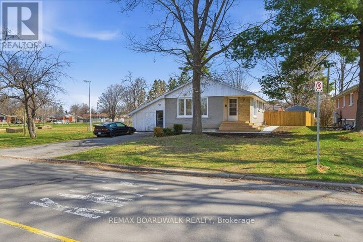 Property Photo:  1279 Adirondack Drive  ON K2C 2V7 