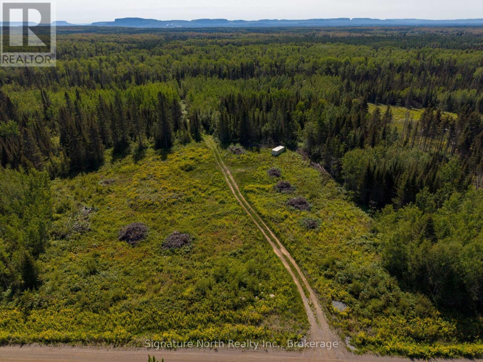 Property Photo:  1051 Red Pine Way  ON P7G 1N1 