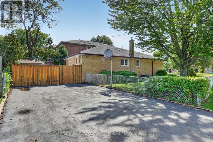 Property Photo: 722 Brimorton Drive ON M1G 2S1