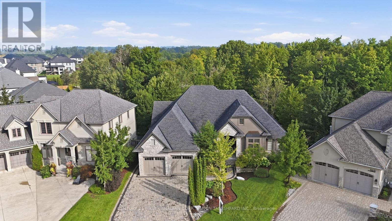 Property Photo: 561 Eagletrace Drive ON N6G 0E8