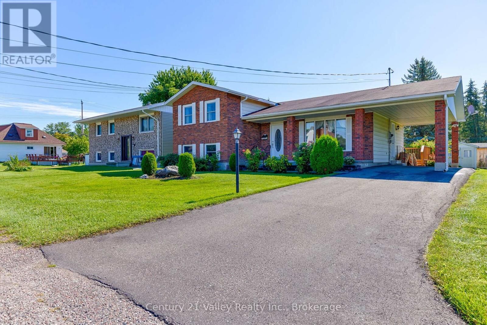 Property Photo:  361 Sidney Avenue East  ON K7V 2X7 