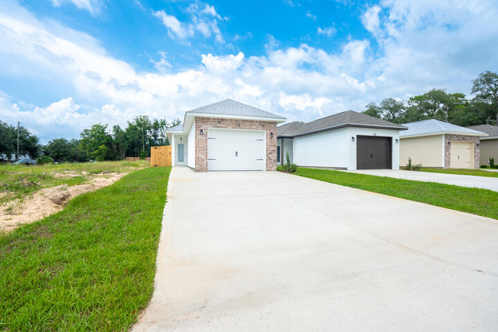 Property Photo: 21 A 5th Avenue FL 32579