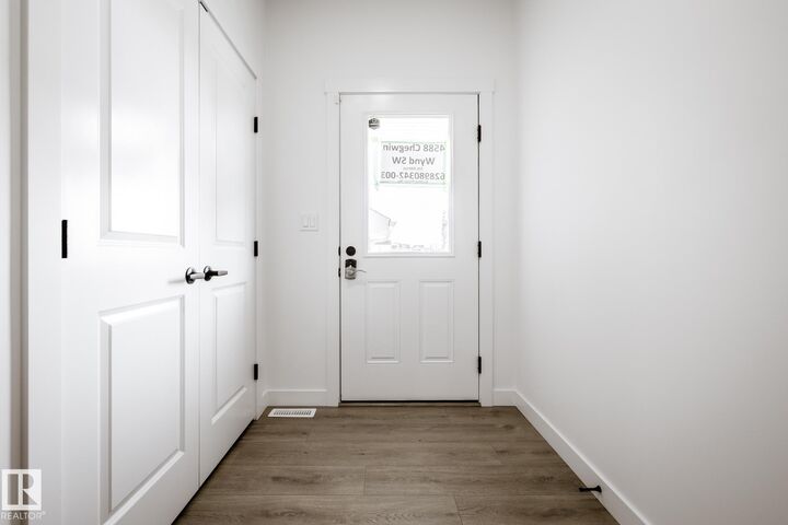 Property Photo:  4562 Chegwin Wynd SW  AB T6W 5M8 