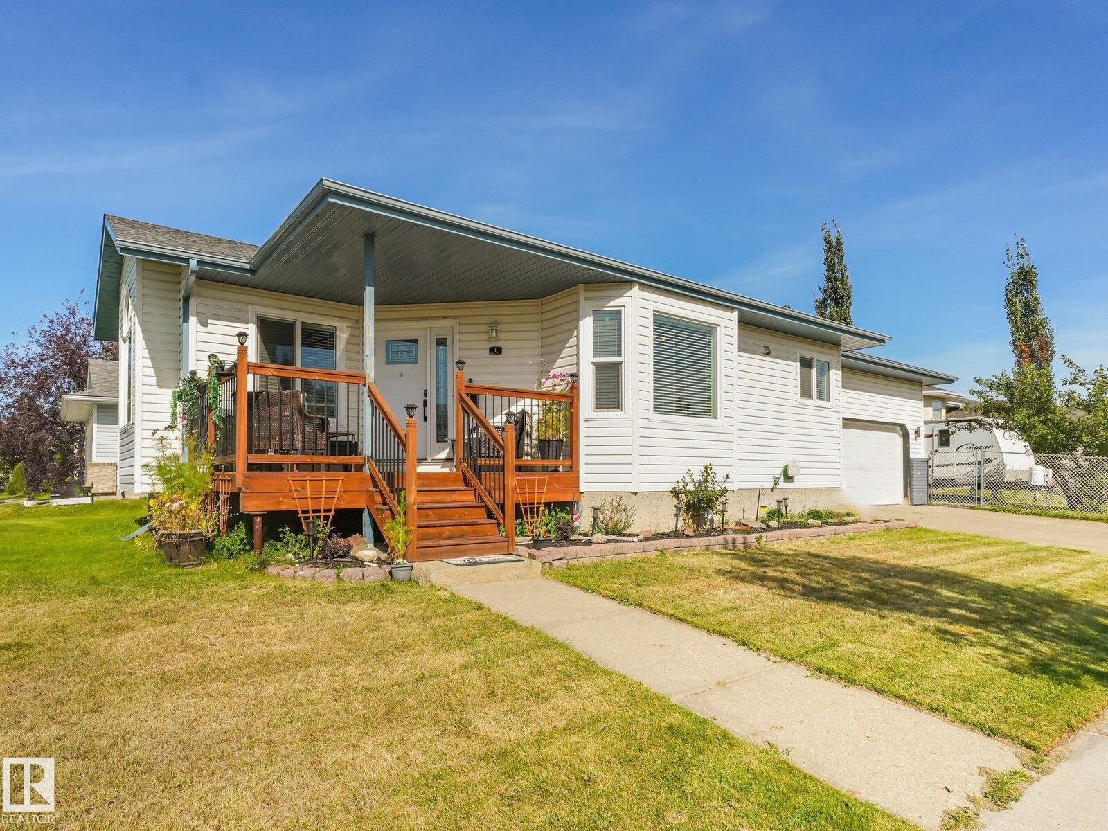 Property Photo:  1 Mullen Court  AB T9E 6S3 