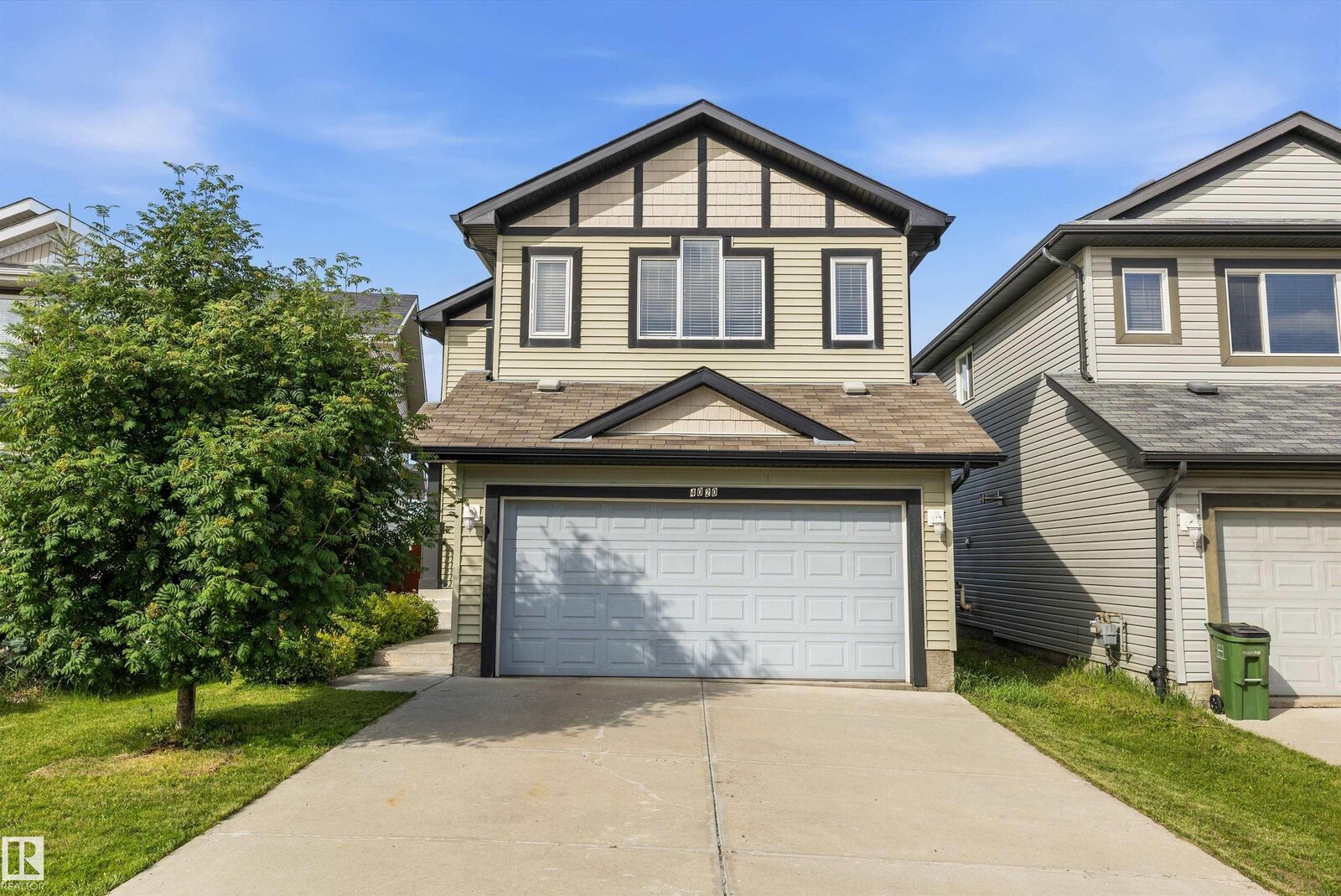 Property Photo:  4020 166 Avenue NW  AB T5Y 0N9 